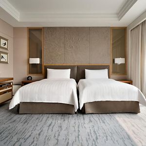 Club Premier Twin Room inclusive Mini Bar